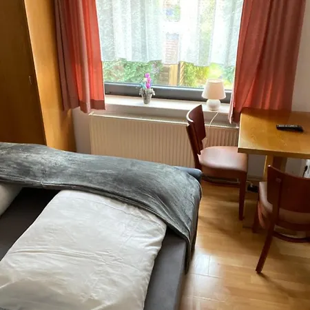Und Brunnenhof 3*
