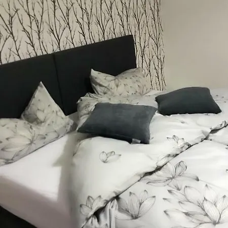 Hotel Und Brunnenhof 3*